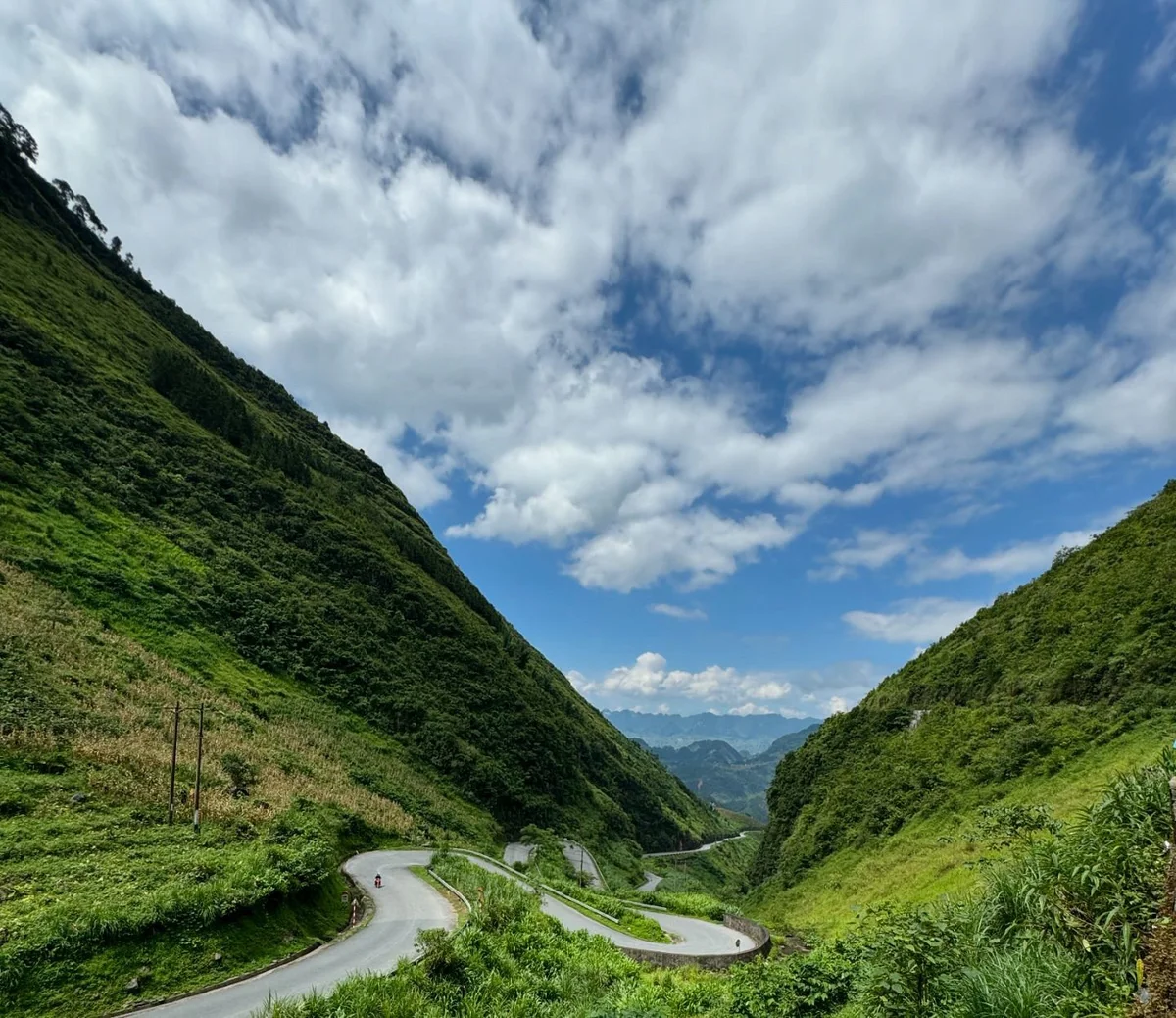 Ha Giang Loop route through the mountains