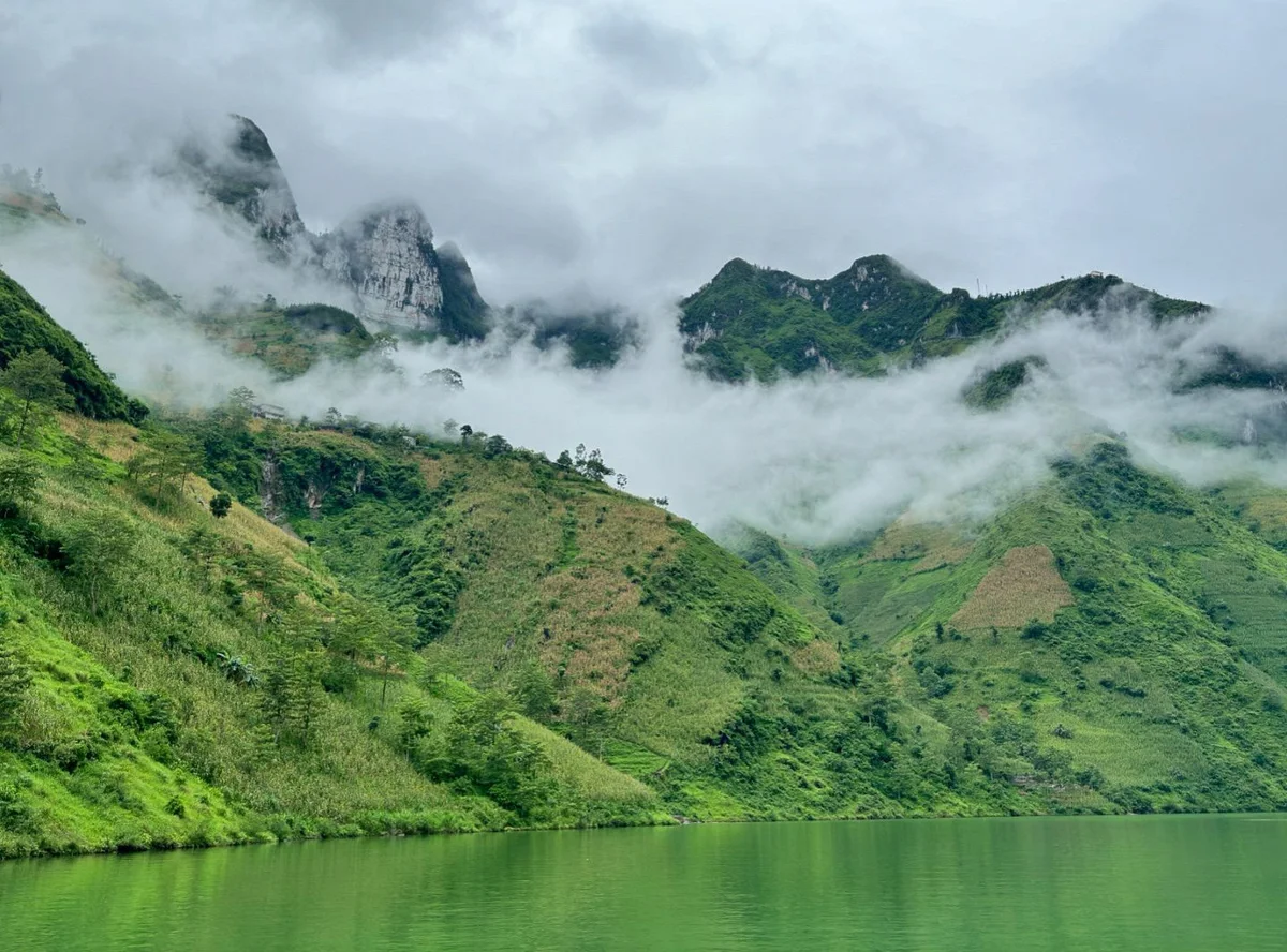 Misty mountains over the Nho Que river in Ha Giang