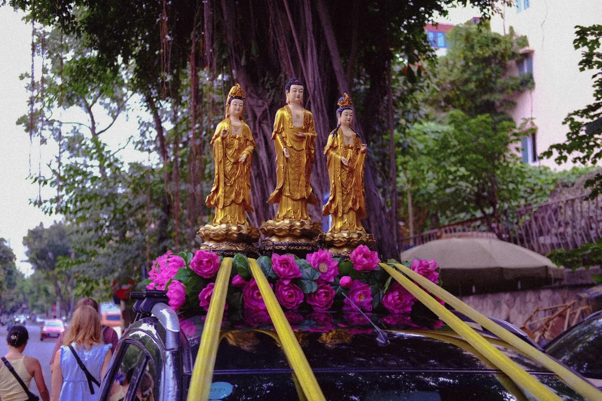 A car decorated with flowers and gold statues