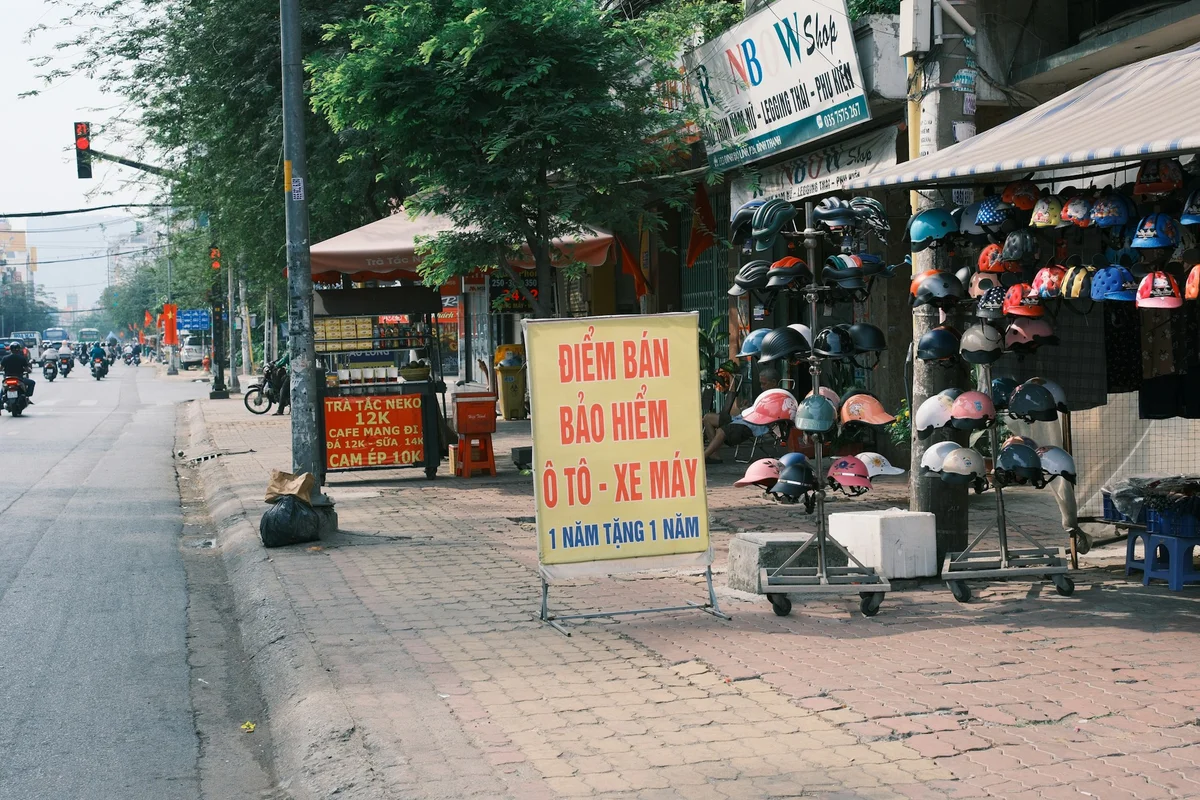 Street vendors in Vietnam