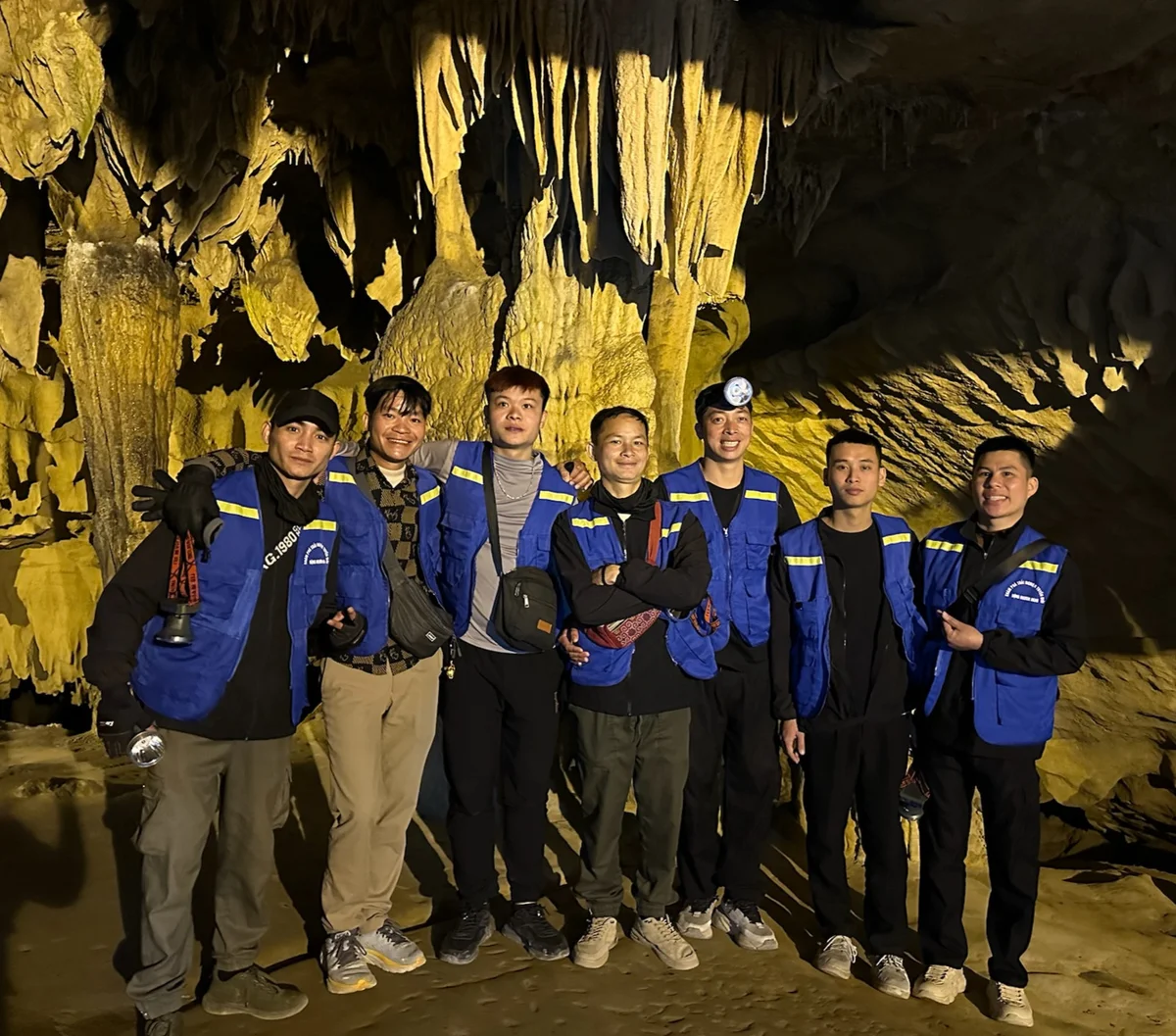 Group picture of a cave tour in Vietnam