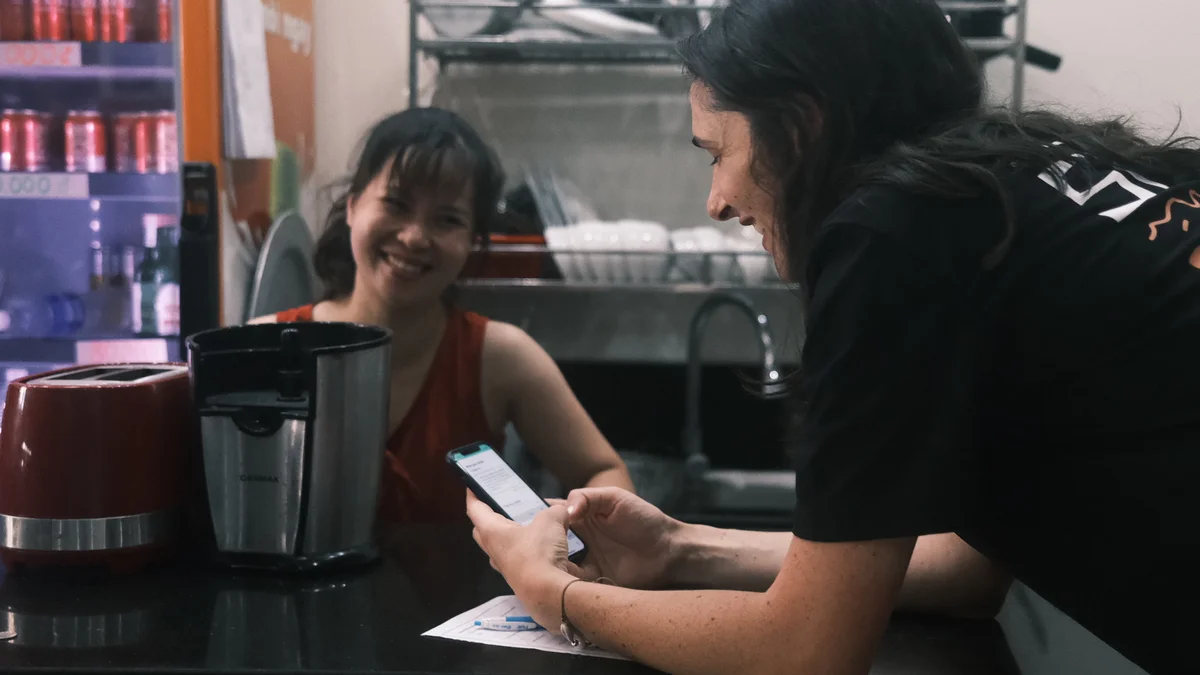 Bong Hostel volunteers