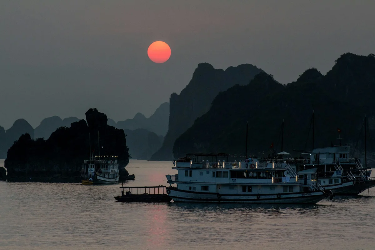 Factor in a combo tour to ha long bay when Planning the Ha Giang Loop