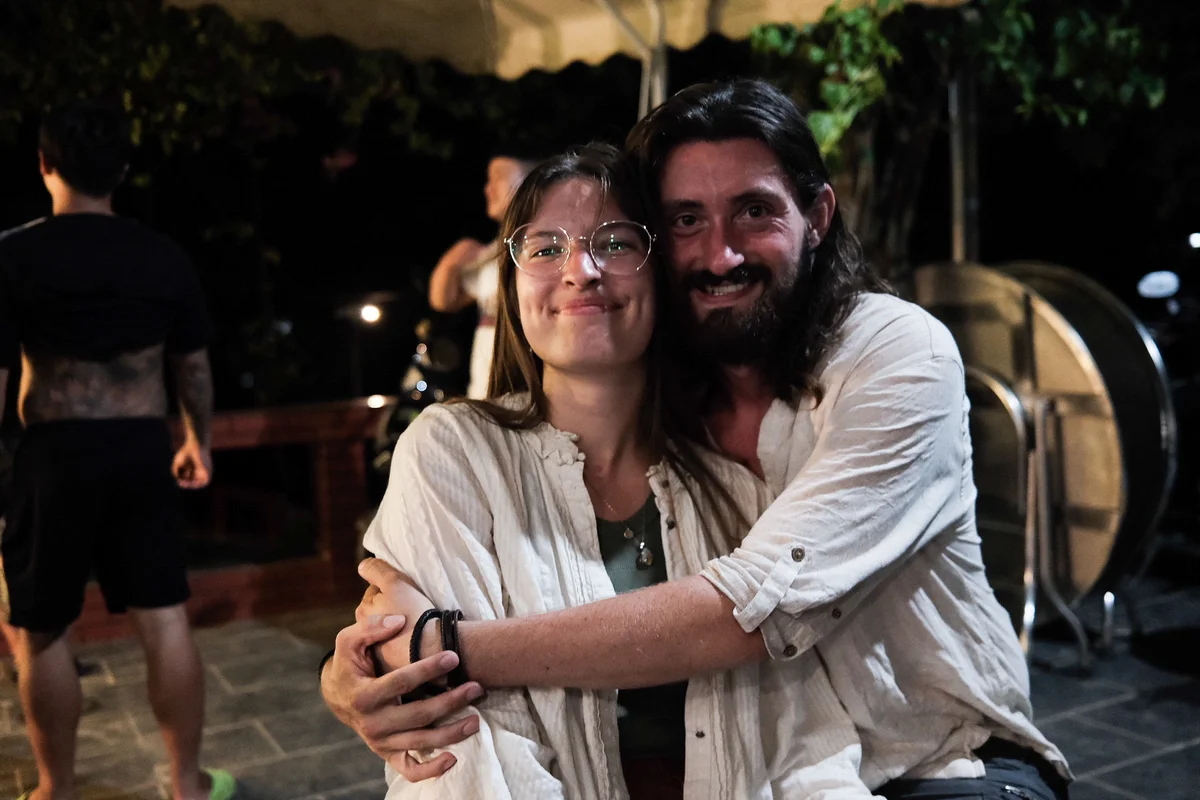 Two people relaxed, hugging on the ha giang loop