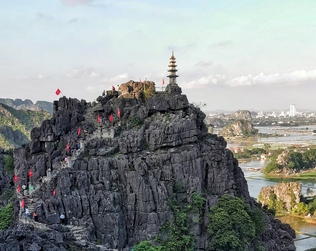 Take a Day Trip to Ninh Binh with Bông Hostel