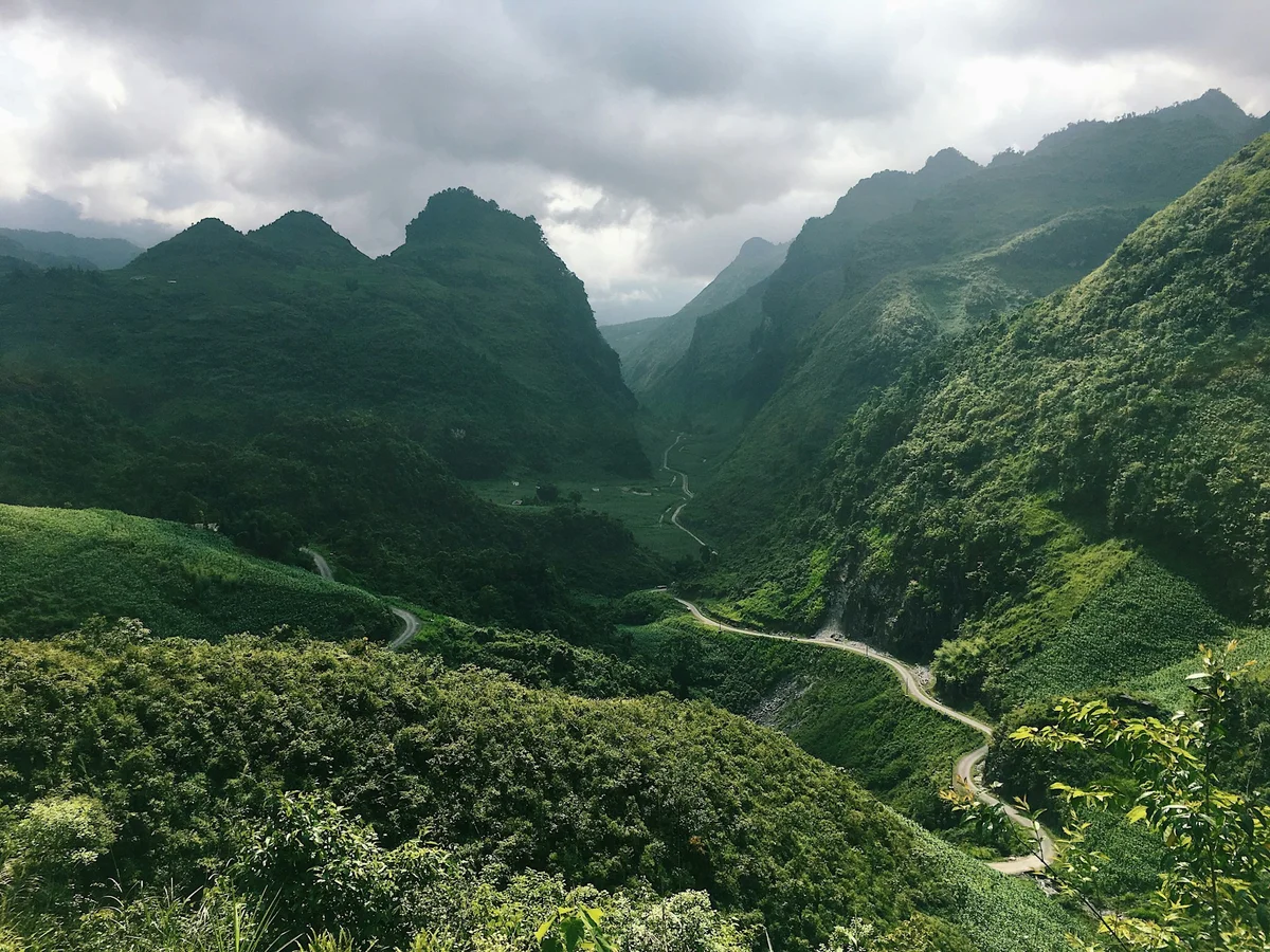 Ha Giang Loop route through the mountains