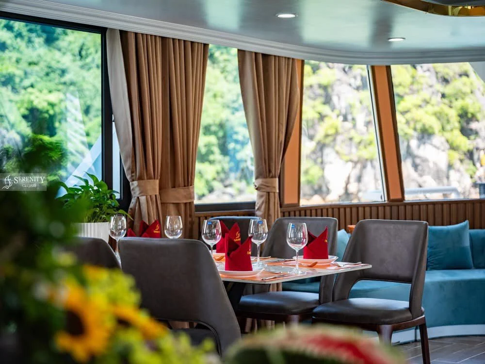 Join a Bong Hostel cruise