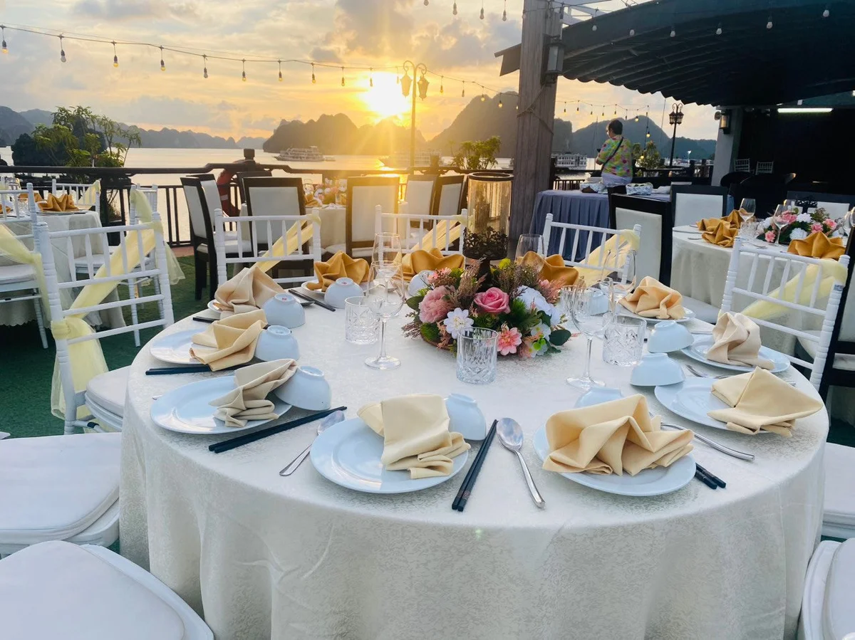 5* meal overlooking Ha Long Bay on the Amanda Cruise with Bong Hostel