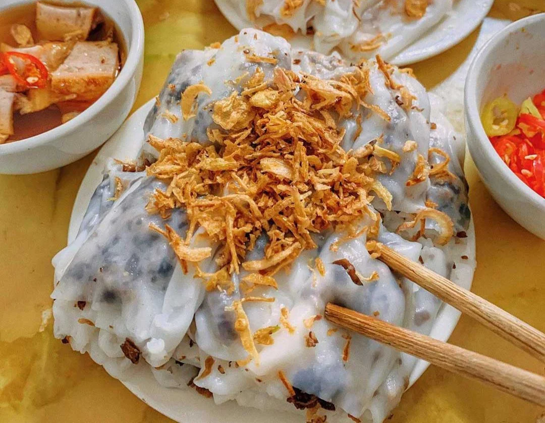 try local dishes such as Bánh Cuốn