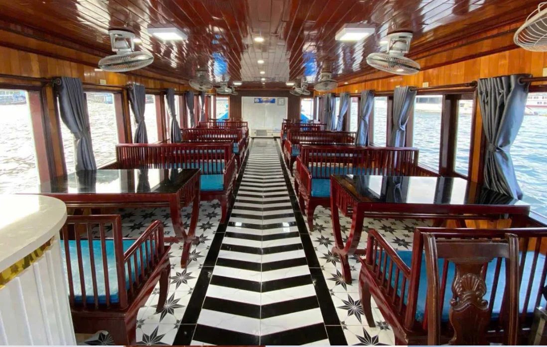 Join a Bong Hostel cruise to Cat Ba Island