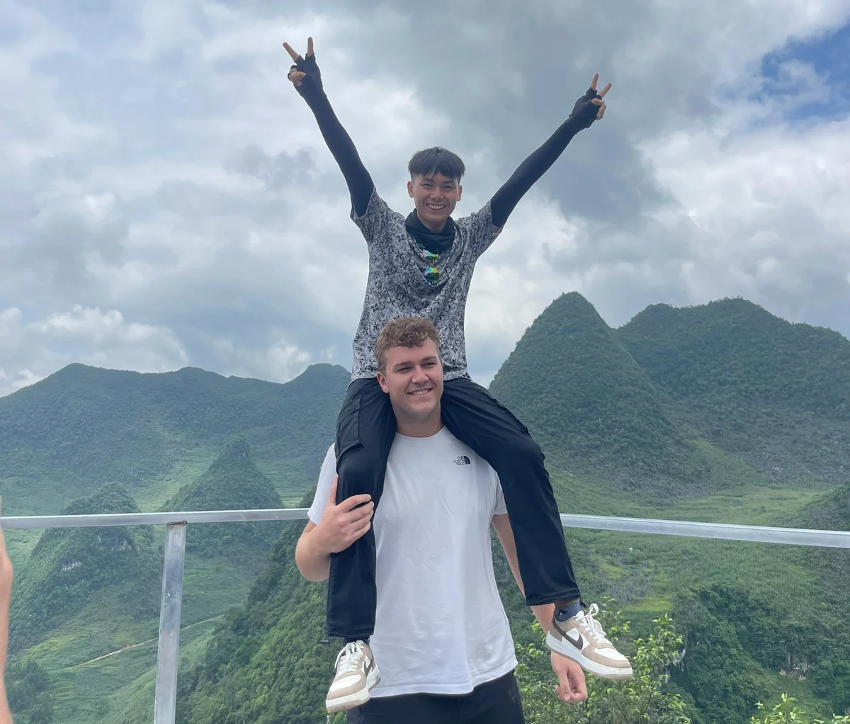 Choose Bong Hostel to see Culture on the Ha Gi