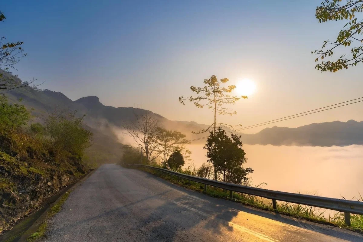 Roads along the Ha Giang Loop