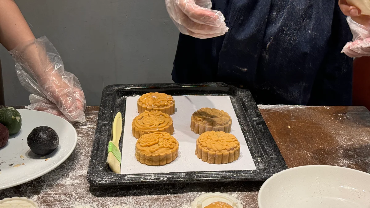 Making Moon Cakes at Bong Hostel