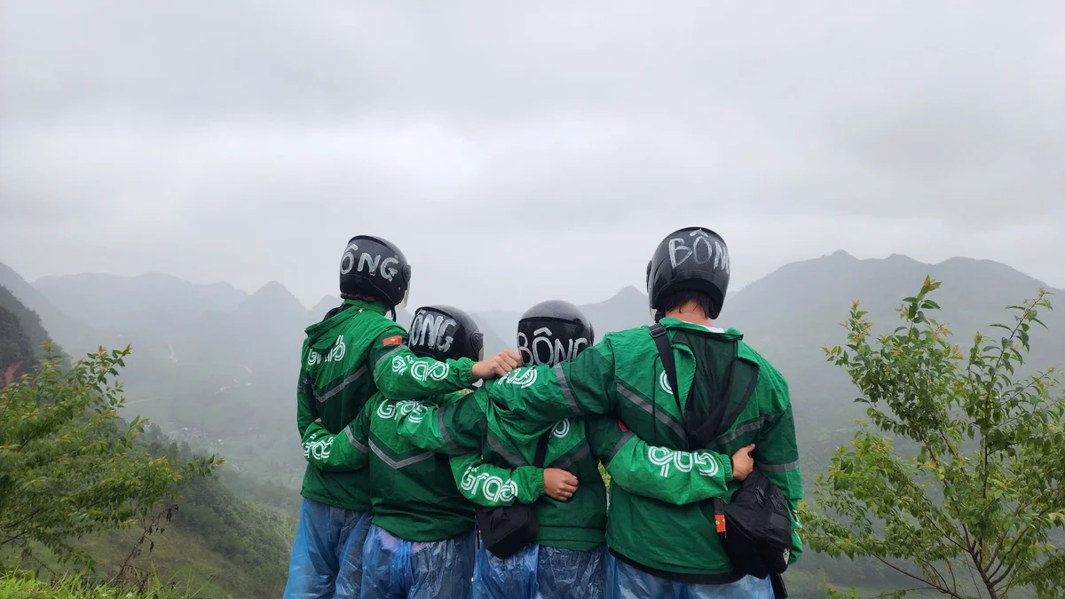 Four people with Bong Hostel helmets on look at a view of cloud