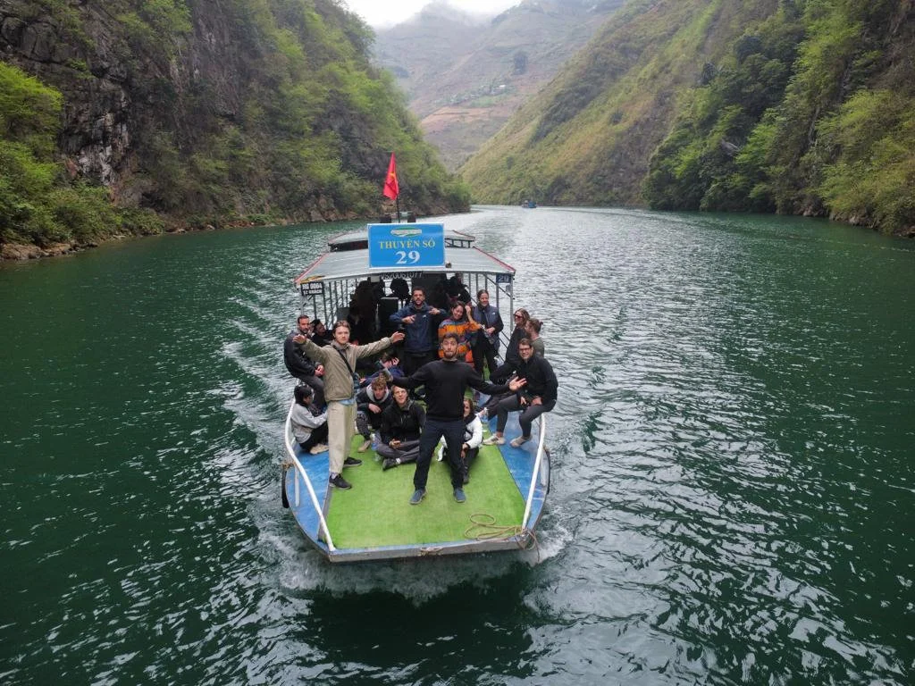 Choose Bong Hostel to see Culture on the Ha Gi