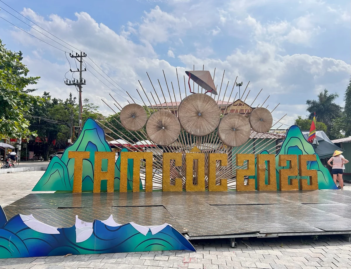 A sign reads 'Tam Coc 2025'