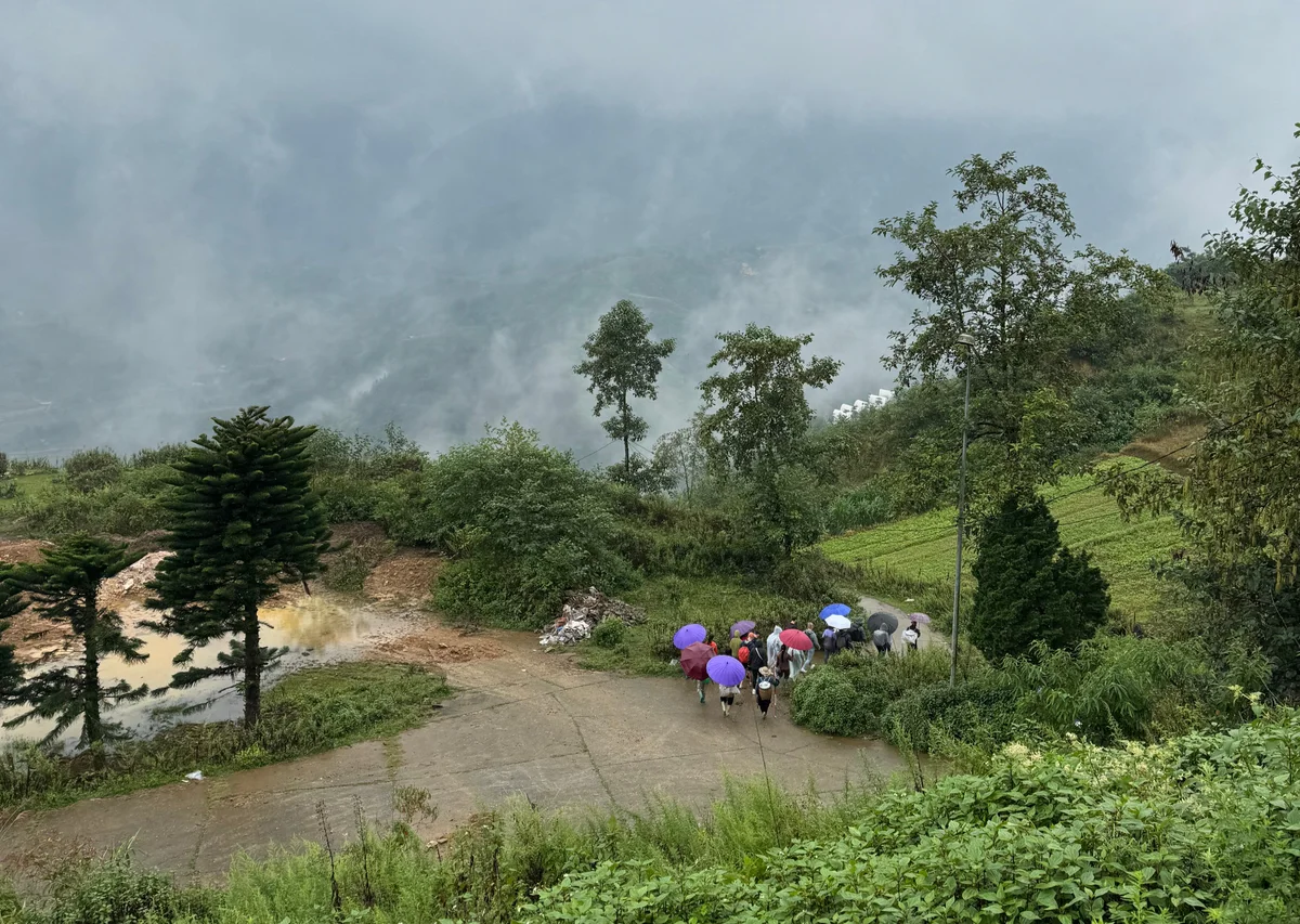 People trekking in Sapa with Bong Hostel