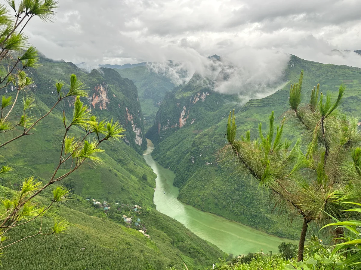 Bong Ha Giang Loop Tour