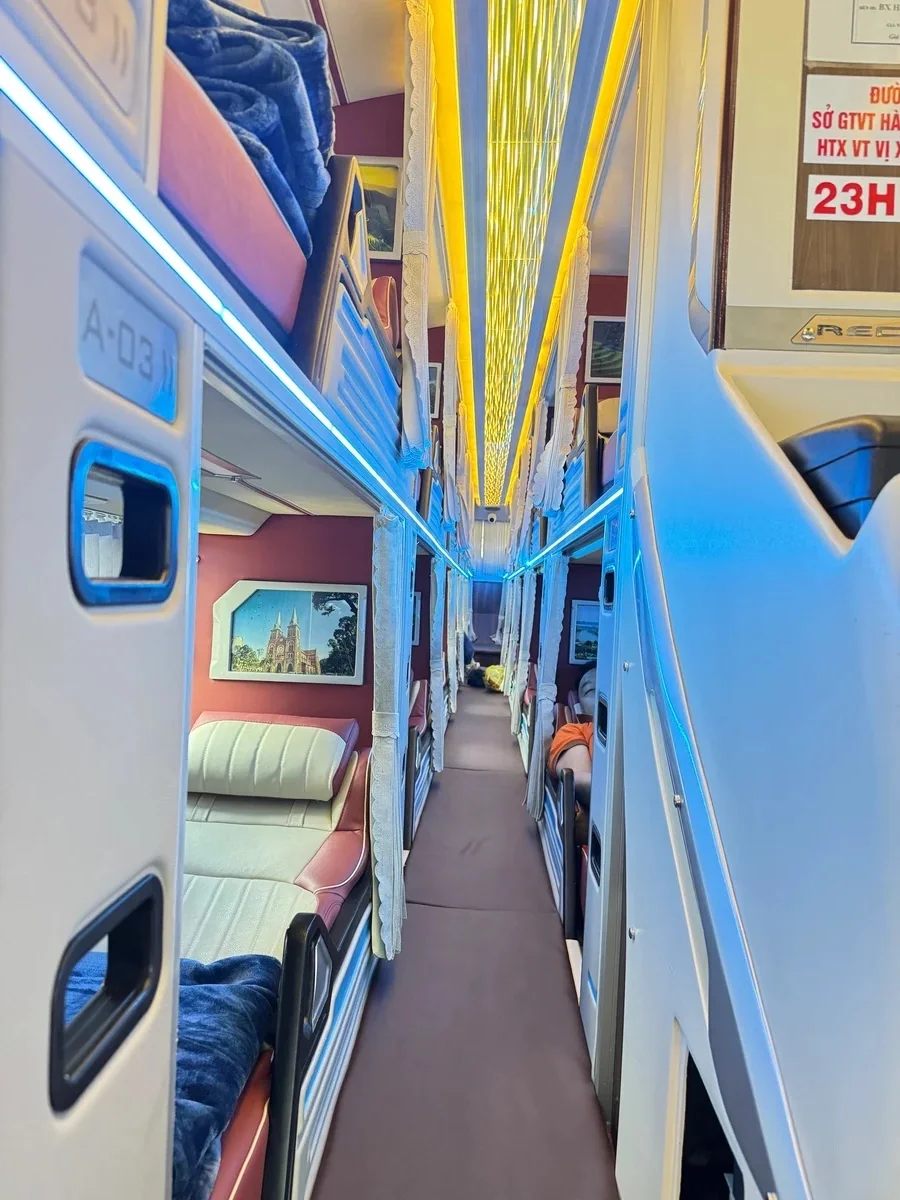 Regular sleeper bus (3 rows, bunk bed) - Image 3