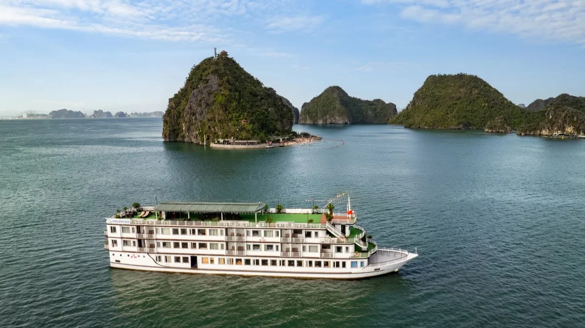 Day 1: HANOI - HA LONG BAY - TITOP ISLAND - SUNG SOT CAVE