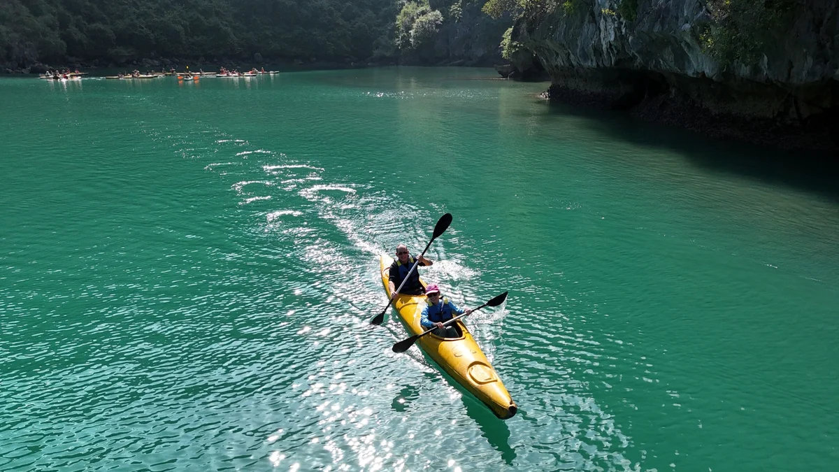 Day 2: LUON CAVE - HALONG BAY