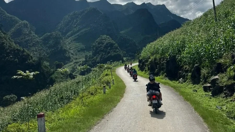 Day 2: Yen Minh – Tham Ma Pass – Ma Pi Leng Pass – Meo Vac